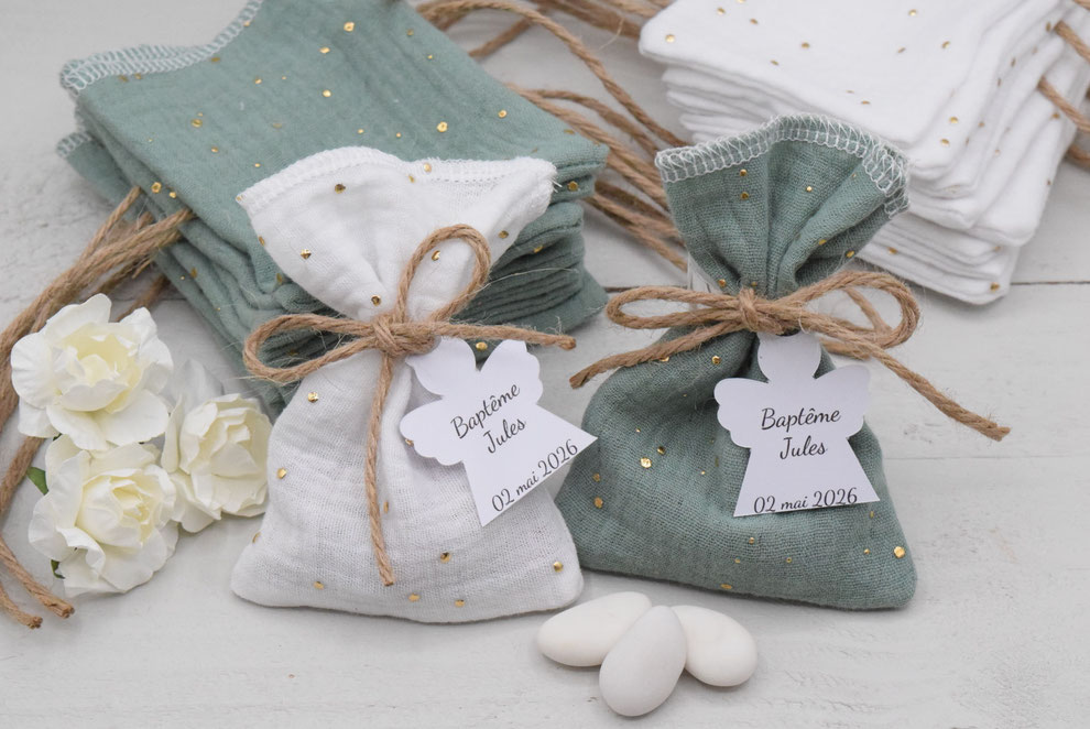 Sachet dragées double gaze avec pois doré - vert sauge - blanc cassé / étiquettes personnalisées baptême communion