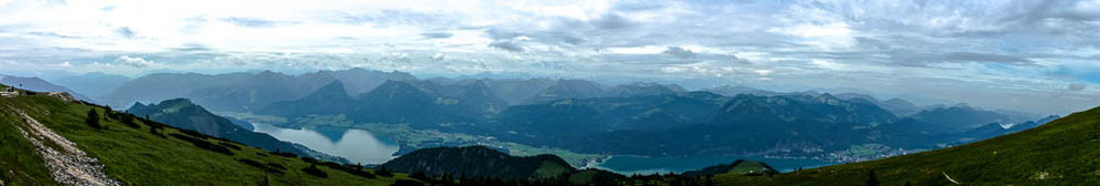 Blick über den Wolfgangsee u.a. zum Dachstein