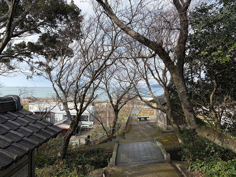 鎮懐石八幡宮の境内からの眺め