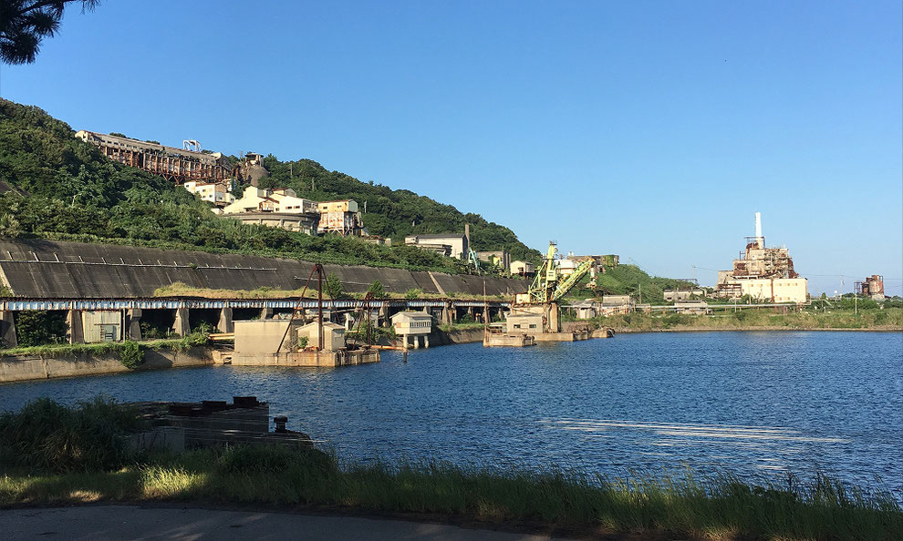 池島の工場群の廃墟