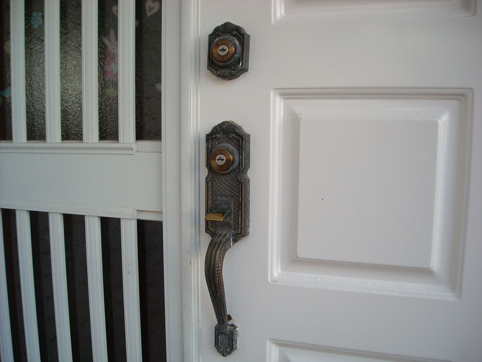 玄関の鍵サムラッチ錠