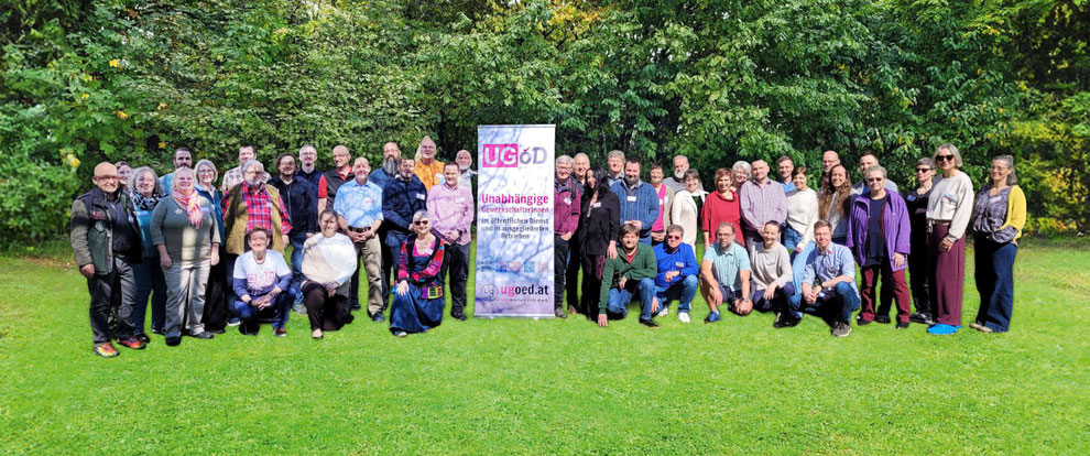 UGÖD-Gruppenfoto im Grünen.