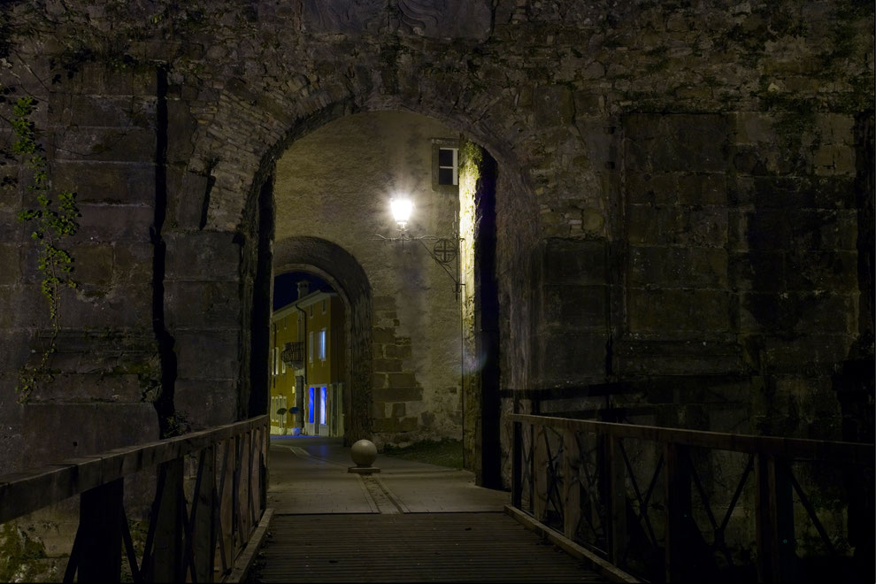 Gradisca d'Isonzo_La Porta Nuova di notte (Alberto Longo)