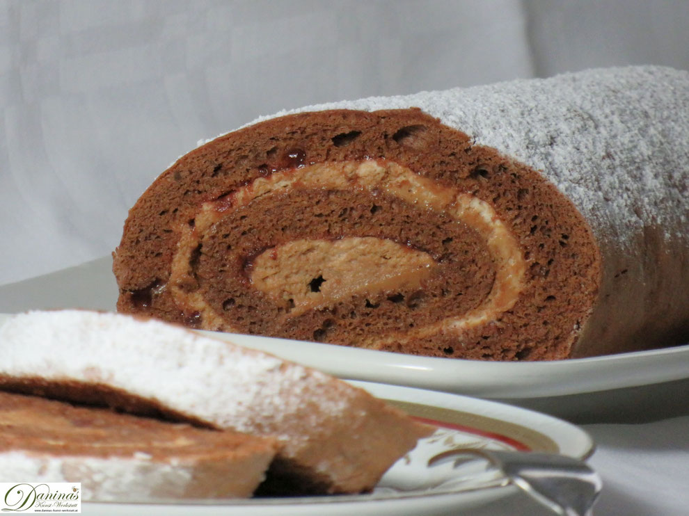 Schoko Biskuitrolle Rezept - Schritt für Schritt Anleitung