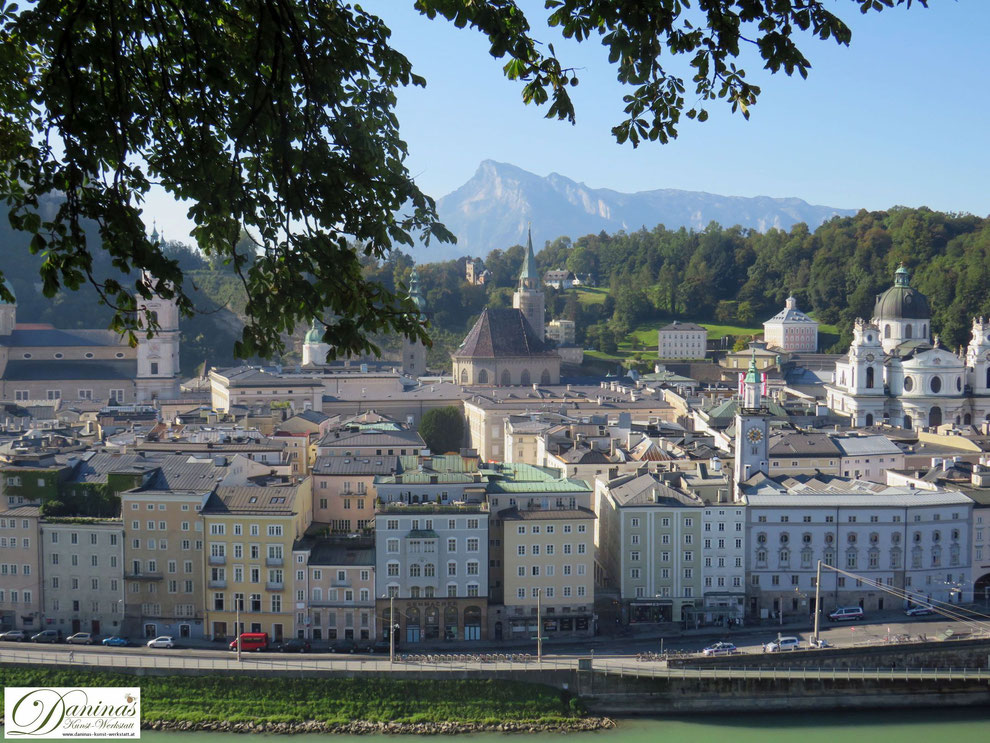 Salzburg Altstadt mit Festung Hohensalzburg und Salzburger Dom - Unesco Weltkulturerbe seit 1996