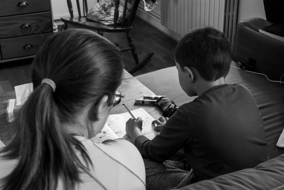 Devoirs avec maman...