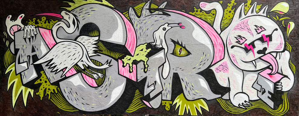Ein Graffiti mit Buchstaben und tierischen Character Figuren