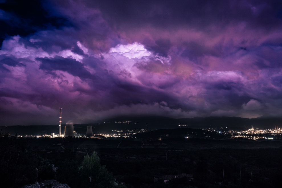 Nuit orageuse sur la centrale thermique de Gardanne - Aix en provence - Enzo Fotographia - Enzo Photographie