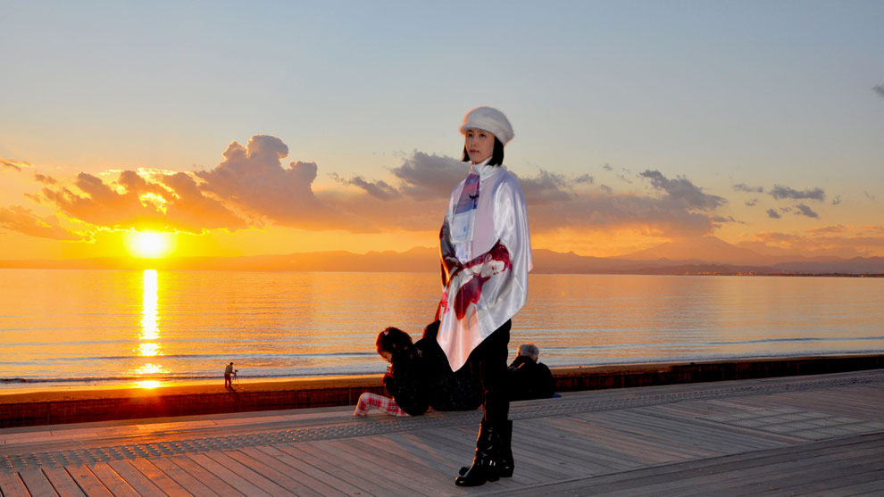 日本 神奈川県 三浦半島 鎌倉 江ノ島 の 夕暮れ           芸術家  キム  ミン ジョン  画伯