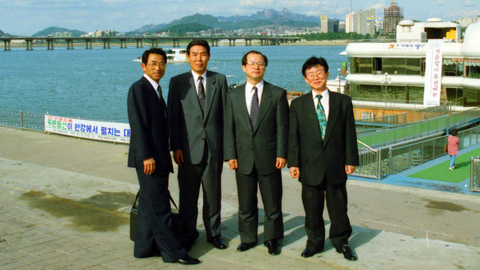 한국 동방문화봉사협회     서울 한강에서 봉사활동