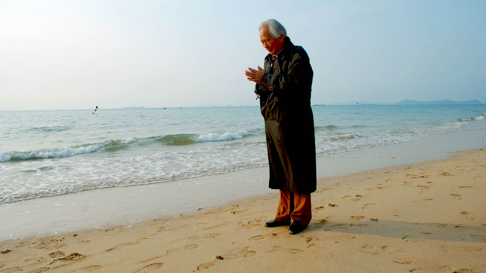 12  .   한국의 화합과 참평화 통일을 기원합니다