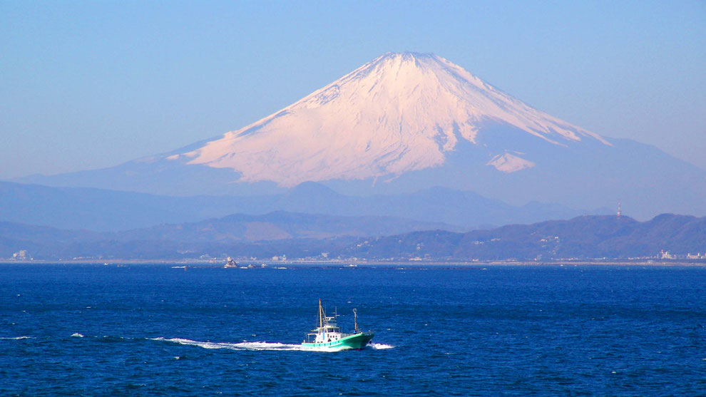 2  .   世界の自然遺産   日本  神奈川  三浦半島 鎌倉 江ノ島 富士山 冬の風景