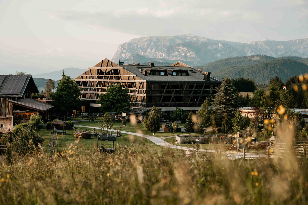 Mountain Hideaways - die schönsten Hotels in den Alpen: Naturhotel Hotel Pfösl, Wellnesshotel, Dolomiten - Südtirol ©Marika Unterladstätter