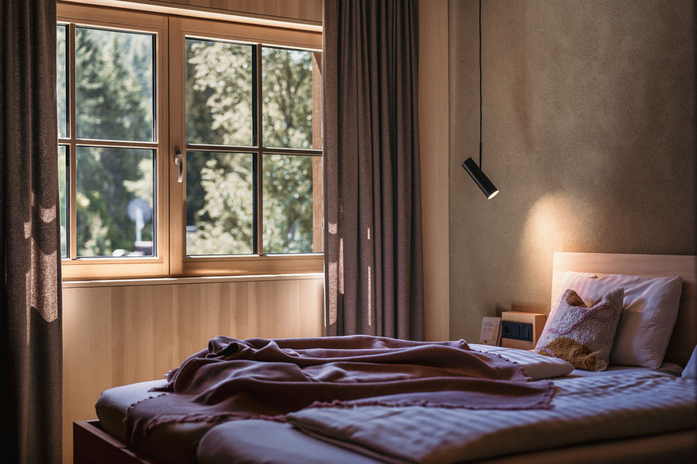 Kurblhof in Leutasch – a soulful hideaway built from wood, light, and intention. Surrounded by nature, designed with care, and hosted with heart. Member of Mountain Hideaways. ©Marika Unterladstätter