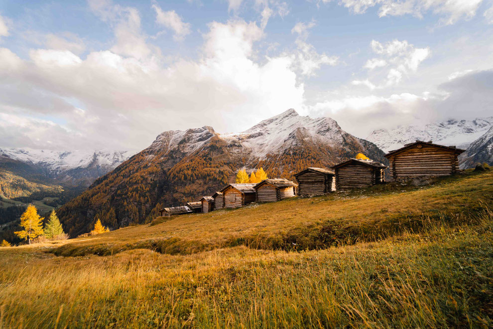 Where Hay Barns Meet Glaciers: Hiking to the Lobisa Schupfn above Rein in Taufers, South Tyrol ©Lena Sulzenbacher _fullwidth-story-splash