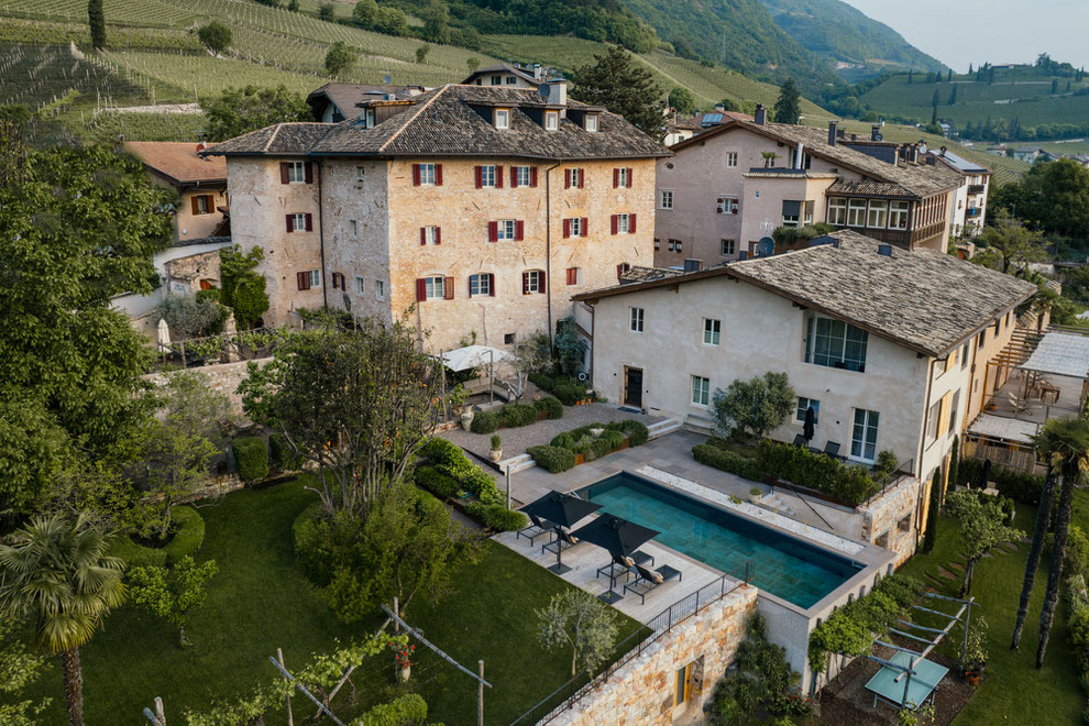 ANSITZ ROMANI - characterful hideaway • Tramin on the South Tyrolean Wine Road - Italy • Member of Mountain Hideaways ©Marika Unterladstätter