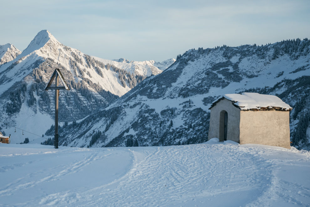 Liebeswanderweg - Winterwanderung in Damüls/Bregenzerwald/Vorarlberg - präparierter Winterwanderweg von Unterdamüls nach Oberdamüls, Wandertipp von #mountainhideaways ©Marika Unterladstätter