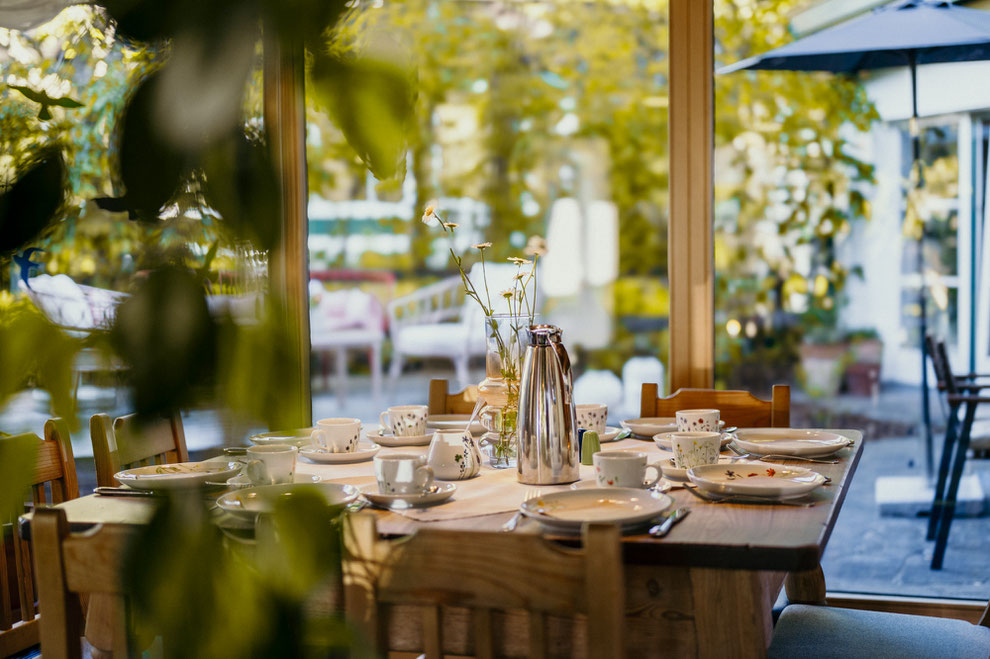 Kurblhof in Leutasch – a soulful hideaway built from wood, light, and intention. Surrounded by nature, designed with care, and hosted with heart. Member of Mountain Hideaways. ©Marika Unterladstätter