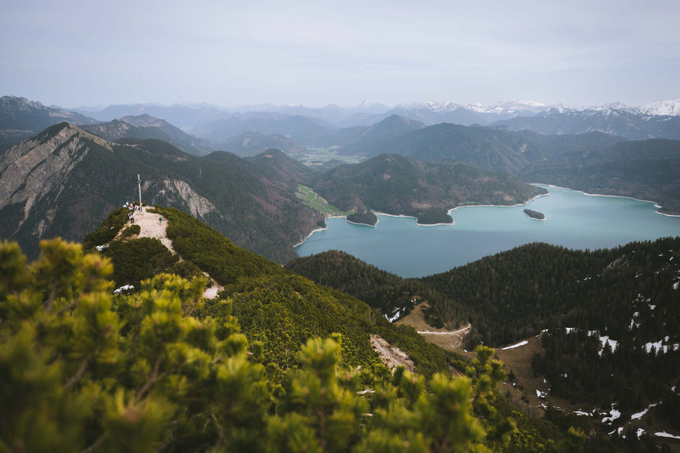 HERZOGSTAND • einfache Wanderung auf den beliebten Aussichtsberg am Walchensee in Bayern  ©Marika Unterladstätter