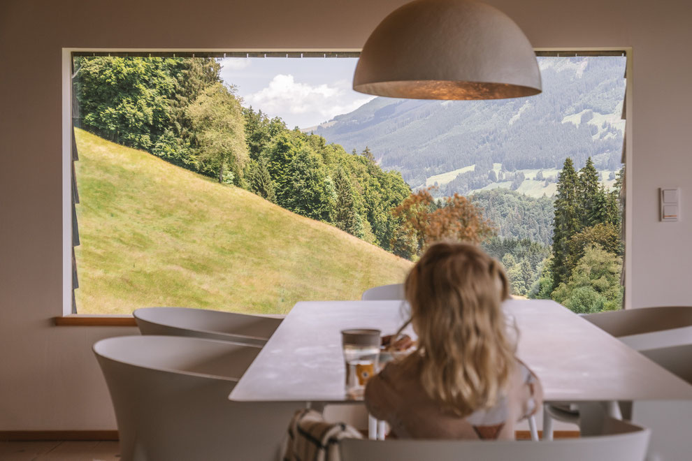 Jägersberg – your happy place in the Bavarian Alps High above Oberstdorf, where comfort feels natural and the view never gets old. Member of Mountain Hideaways ©Mela Hipp