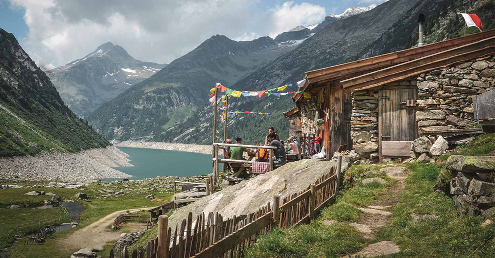 noch mehr Highlights für deinen Urlaub in Tirol findest du auf www.mountain-hideaways.com #mountainhideaways #tirol #zillertal #wandertipp #kleintibet #bergsee