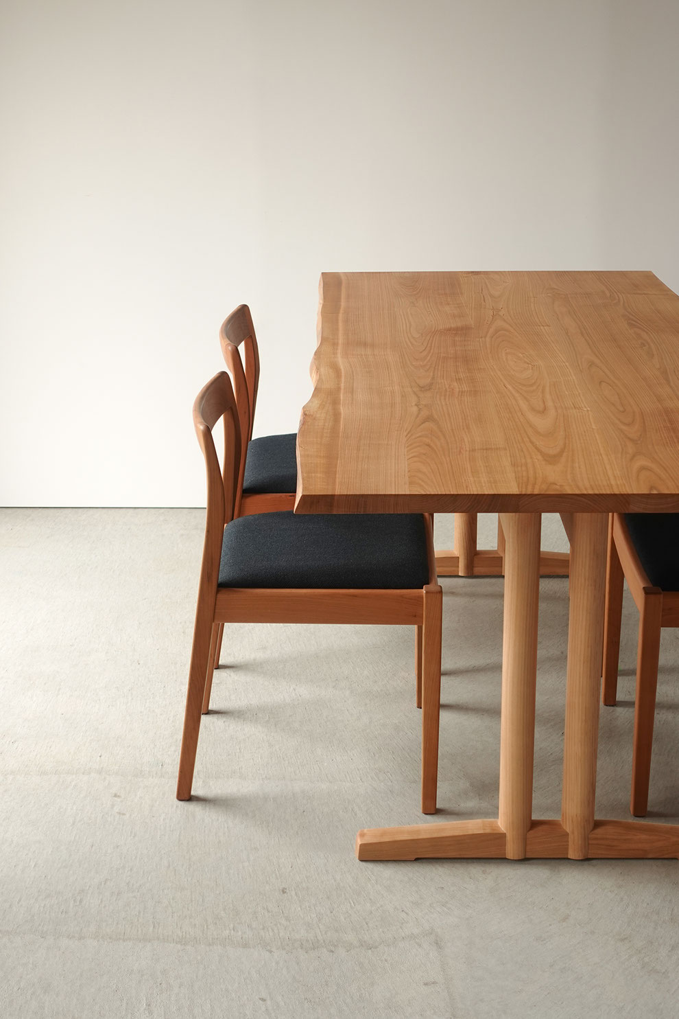 天然耳付きダイニングテーブル　さくら材 天然耳付きダイニングテーブルさくら材