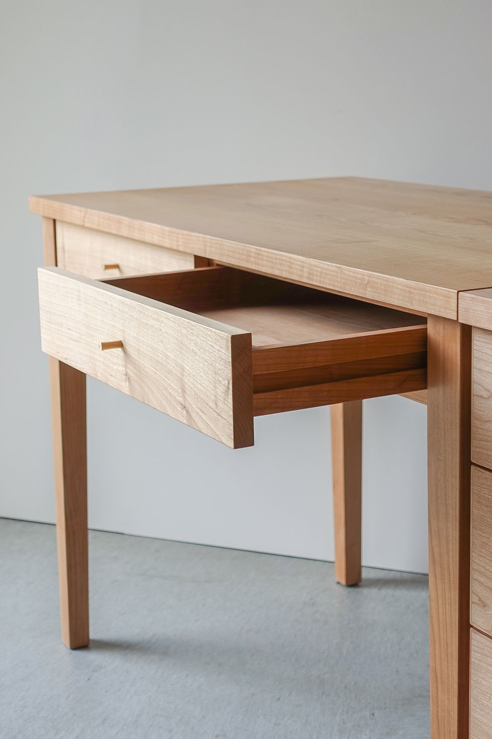 高級ウォールナットデスク　真鍮金具 高級ウォールナットデスク真鍮金具