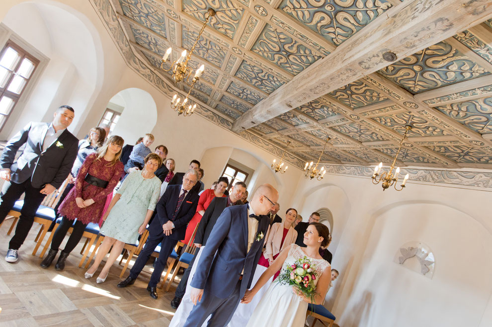 blau weißer Saal schloss Wildeck