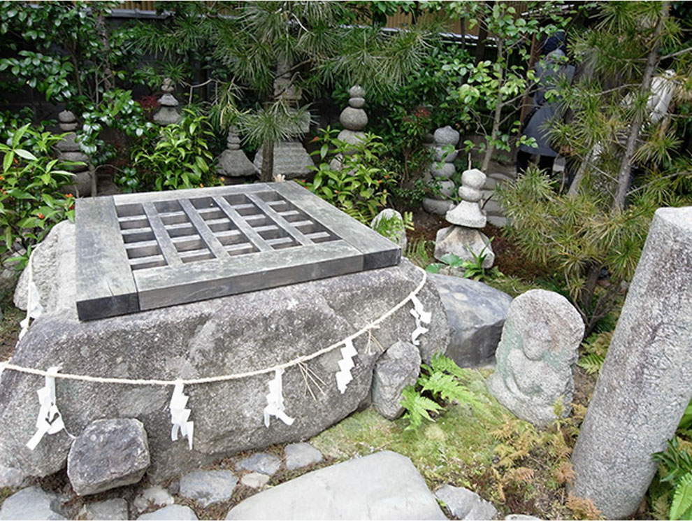 小野篁（おのの たかむら）が毎夜、冥土通いに利用したとされる「冥土通いの井戸」　©https://kyototwo.jp/post/attractions/2646/