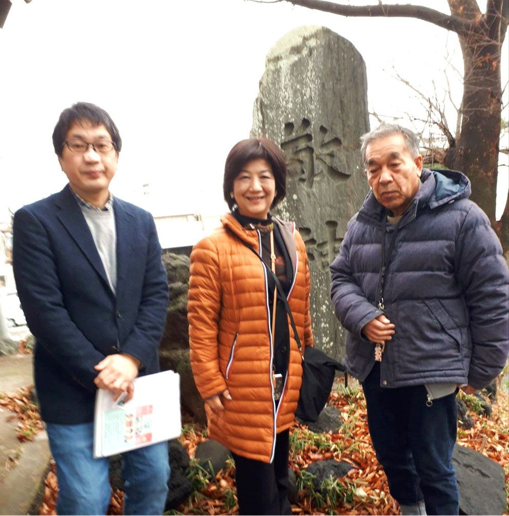 （中央）尾高浩羽先生、（右）「論語の里ボランティアの会」理事の蛭川隆司氏、（左）戸谷充宏