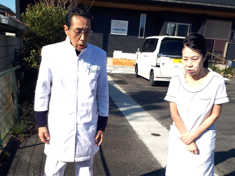 （左）川田 弘一館長（川田歯科医院・院長）、（右）川田さんの奥様