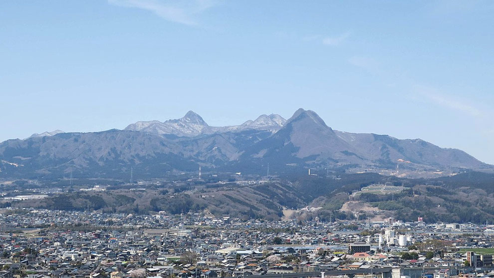 箱田城（群馬県渋川市北橘町）から望んだ「榛名山」　　　©https://ja.wikipedia.org/wiki/榛名山