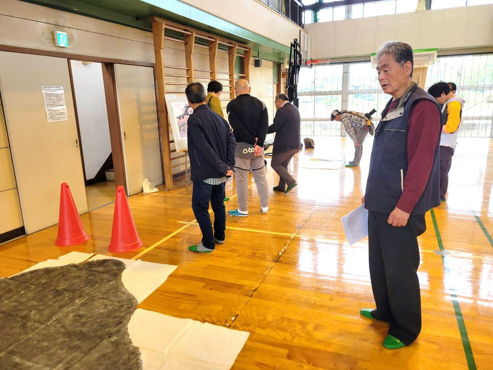 (右)本庄市の郷土史家 柴崎起三雄先生