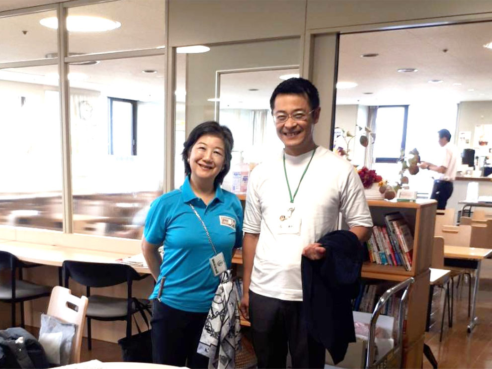 （右）埼玉りそな銀行 深谷支店長 瀬村泰紀氏　　（左）尾高浩羽先生