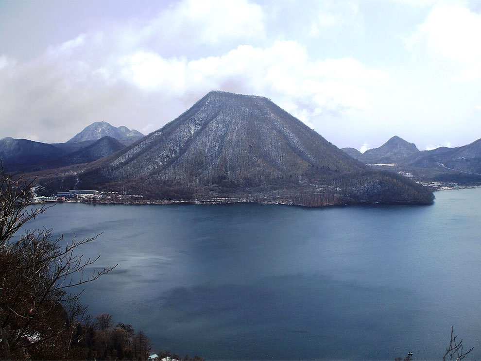 「榛名湖と榛名富士」　　©https://ja.wikipedia.org/wiki/榛名山