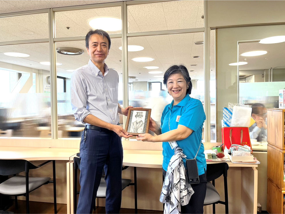 （左）埼玉りそな銀行 社長 福岡聡氏　　（右）尾高浩羽先生