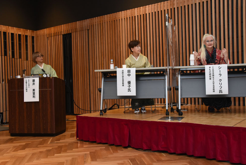 （左から）主催者の藤井美登利先生、田中優子氏、シーラ・クリフ氏