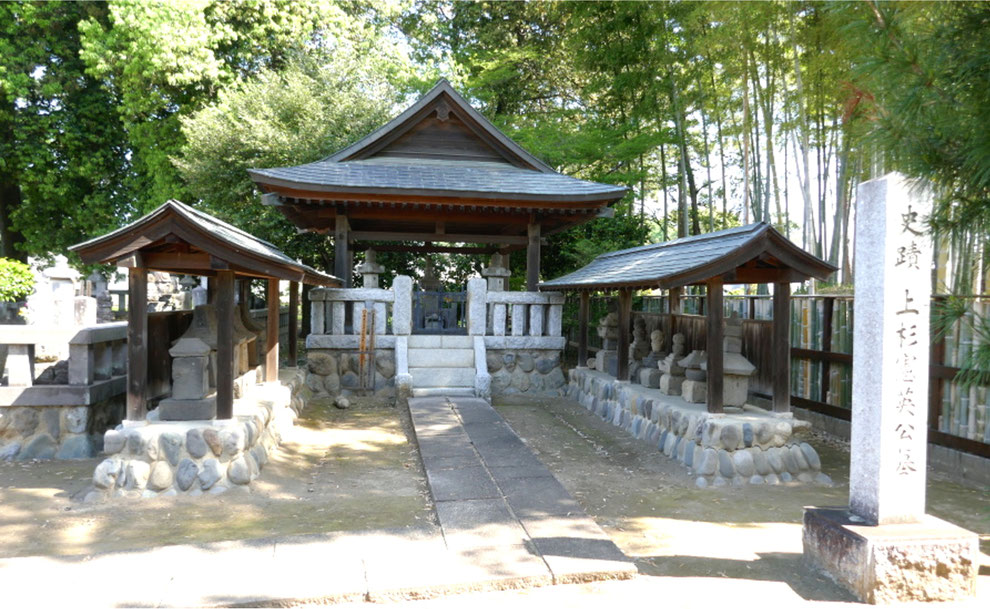 深谷市国済寺に祀られている「上杉憲英の墓」・「上杉氏歴代の墓」 ©https://shirobito.jp/castle/840