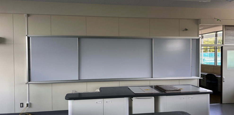 引分黒板・白板 の写真 /学校・各種教育機関向けの電子黒板・ICT対応ホワイトボードの専門販売商社 株式会社 アイギアオイ