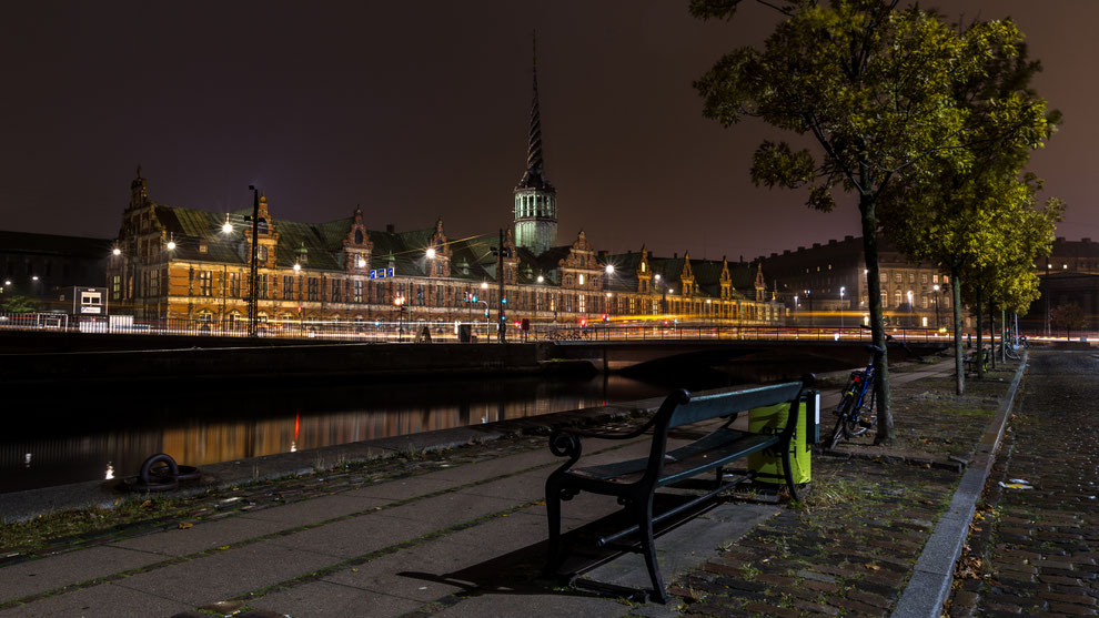 Børsbygningen in Copenhagen at night