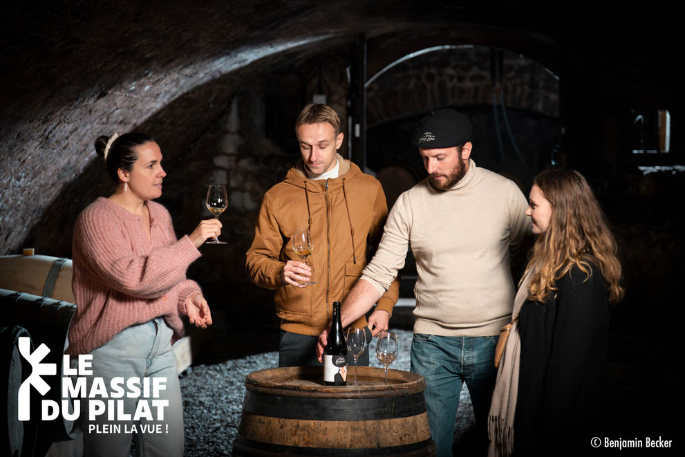cave caves du chateau de lupé domaine Garayt cave du XVieme siecle tonneaux caveau élevage vin  visite cave domaine maison baptistine