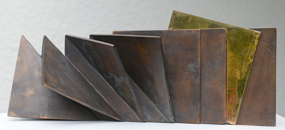 Entfaltung - Bronzeskulptur von Ines Mösle