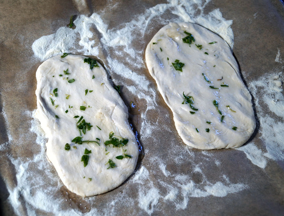 einfaches Fladenbrot mit Kräutern - zimtkringel - about food