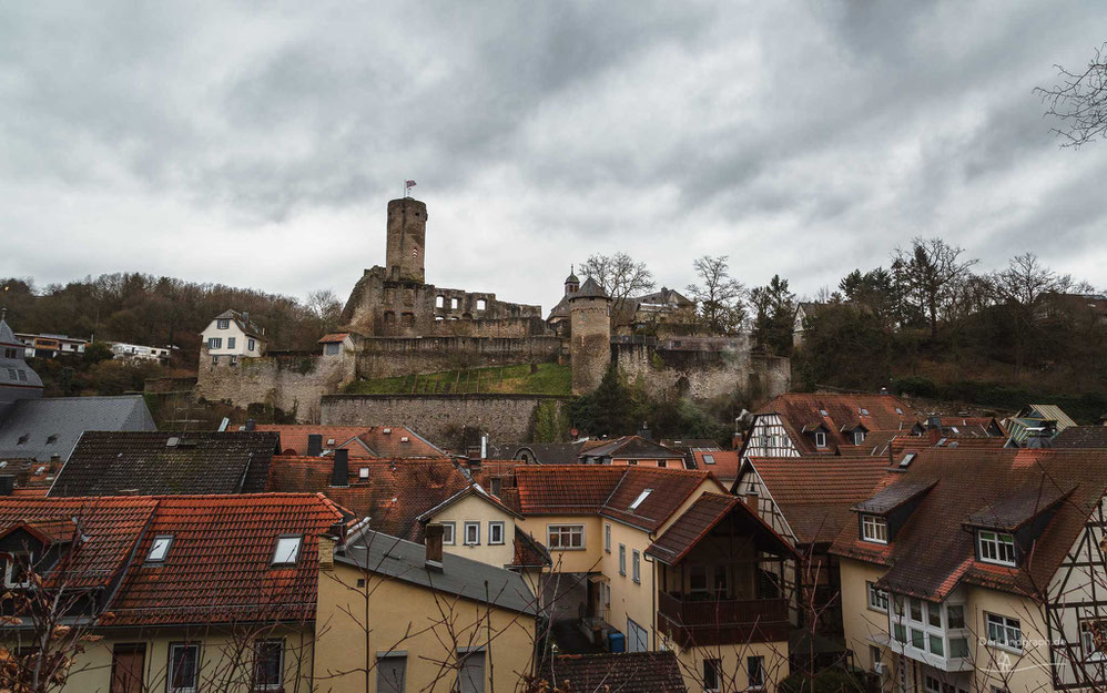 Ruine der Burg Eppstein im Taunus in Hessen hoch über der Stadt Eppstein