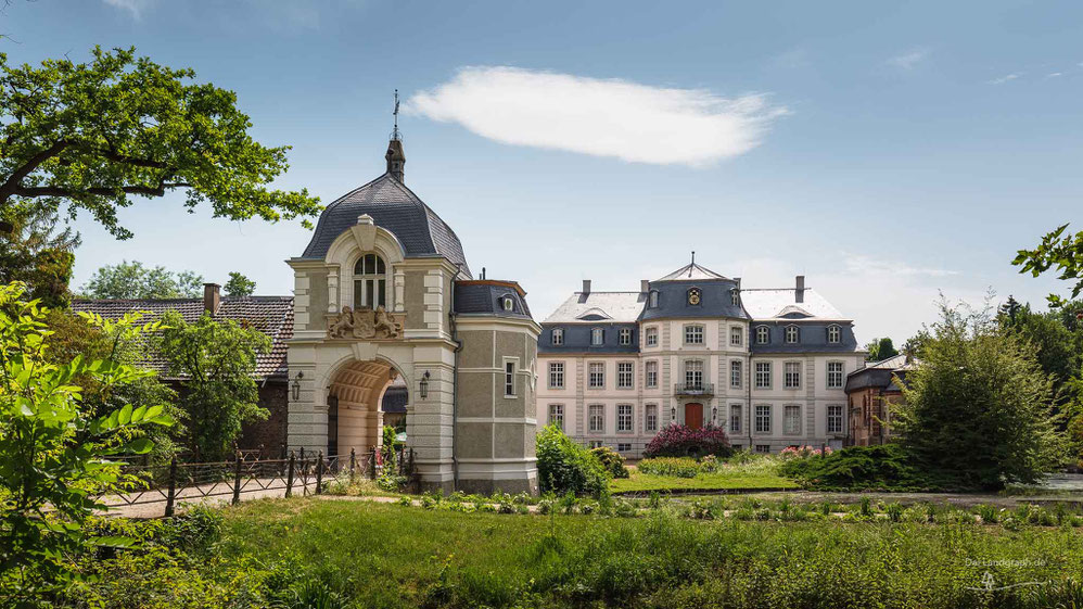 Schloss Türnich in Kerpen im Rheinland im Sommer