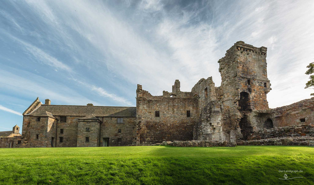 Ruine der Burg Aberdour Castle in Schottland