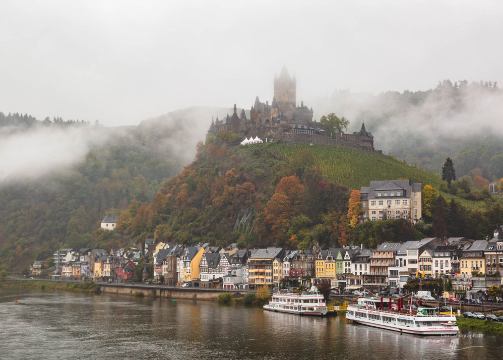 Reichsburg in Cochem an der Mosel in Rheinland-Pfalz im Nebel (Architekturfotograf Burgen & Schlösser)