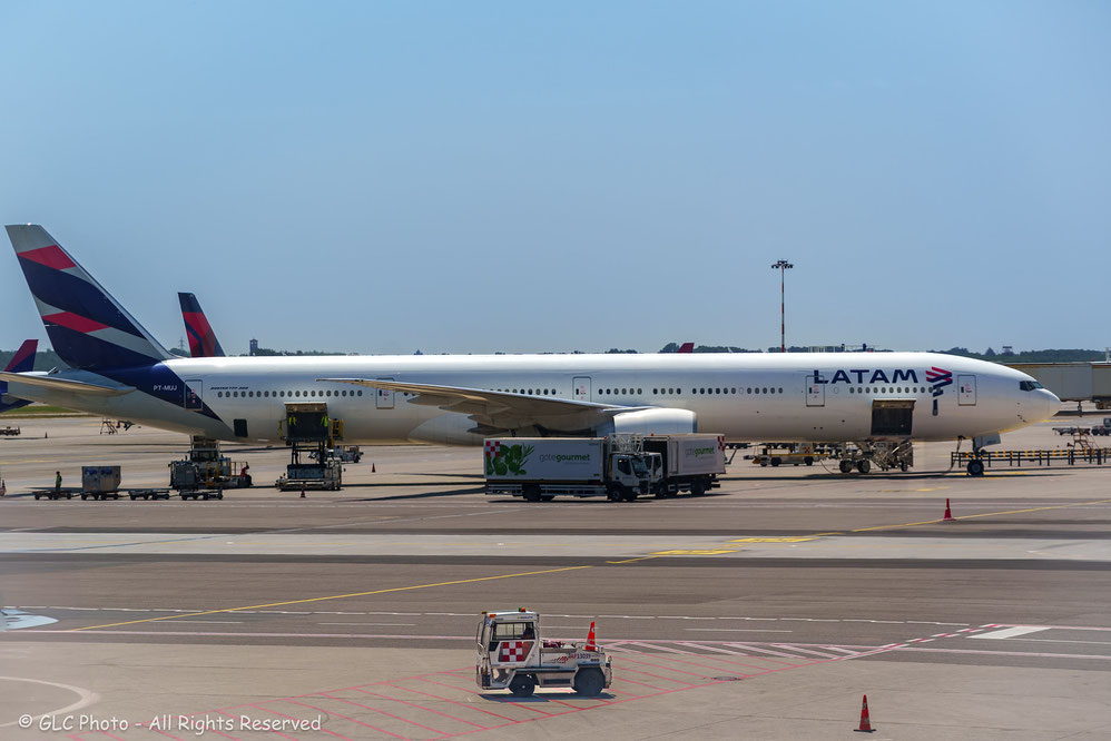 PT-MUJ Boeing 777-32WER 40588 1128 GE90-115B  TAM Linhas Aéreas (Avolon Aerospace) 2013 @ Milano Malpensa MXP 07 2025 © Piti Spotter Club Verona