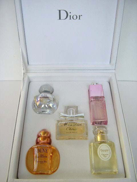 Les Coffrets De Miniatures Collectionsautourduparfum Par Annick Augu