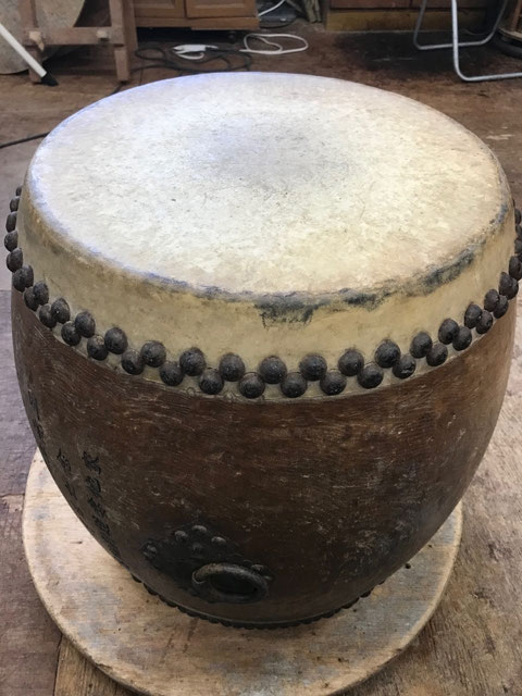 【注意！黒塗り部分傷、剥がれあり】締め太鼓 神社の太鼓なのに胴の傷み方がひどいです。 - 福岡市博多区にて和太鼓